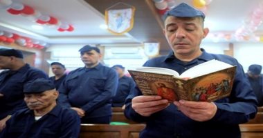وزارة الداخلية تحتفل بعيد القيامة مع النزلاء.. إعلاء قيم الإنسانية فى السياسة العقابية الحديثة.. توزيع كعك العيد وإقامة القداس في أجواء مبهجة.. والنزلاء خلف الأسوار يشكرون رجال الشرطة لإدخال الفرحة على قلوبهم