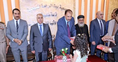 محافظ سوهاج يشارك أطفال "بيت الرحمة" فرحتهم بعيد القيامة ويوزع عليهم الهدايا محافظ سوهاج