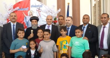 وفد جامعة أسوان يزور الكنائس لتهنئة الأقباط بعيد القيامة المجيد