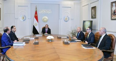 توجيهات رئاسية لتخفيف الأعباء الإجرائية على المستثمرين.. ضريبة موحدة من صافى الربح الرئيس عبد الفتاح السيسي