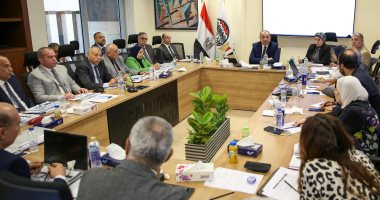 وزير قطاع الأعمال يعقد اجتماعا لمتابعة مستجدات العمل في "القابضة للتشييد"