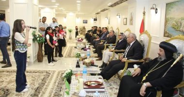 محافظ الوادى الجديد يزور كنيسة العذراء مريم لتهنئة الأقباط بعيد القيامة