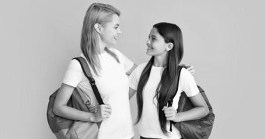 الشبكة نيوز : 
                                            10 أسرار تساعدك تصاحبى بنتك المراهقة.. احكى لها ما تنصحيهاش
                                        