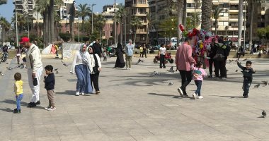 احتفالات شم النسيم فى بورسعيد.. إقبال على حديقة المسلة بميدان الشهداء