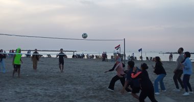 مباراة كرة طائرة احتفالات بشم النسيم على شواطئ رأس البر.. فيديو وصور