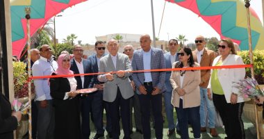 محافظ القاهرة يوزع الحلوى على المواطنين بحديقة الست خضرة فى حلوان.. صور افتتاح الحديقة