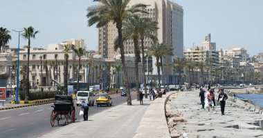 أجواء صيفية مع ارتفاع درجات الحرارة فى شم النسيم بالإسكندرية.. فيديو