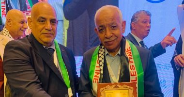 “وفد فلسطين” بمؤتمر العمل العربي يكرم رئيس اتحاد نقابات عمال مصر