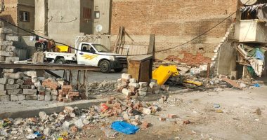 انهيار سور عقار قديم شرق الإسكندرية يتسبب فى تحطم سيارة أجرة