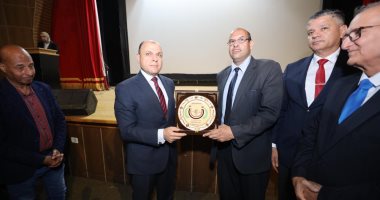 محافظ كفرالشيخ يشهد احتفالية اليوم العالمى للطبيب البيطرى 