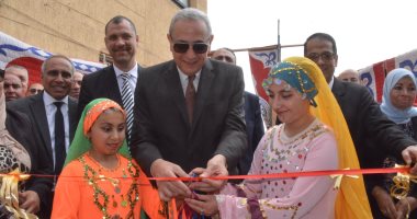 افتتاح معرض الأنشطة التعليمية وتنظيم أخر لتوزيع الملابس بالمجان فى الغربية المحافظ يفتتح معرض الأنشطة الطلابية