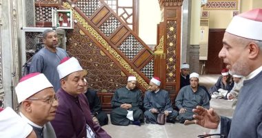 وكيل وزارة الأوقاف بسوهاج يلتقى بالأئمة للاستماع لمطالبهم جانب من اللقاء
