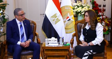 وزيرة التنمية المحلية تتابع مع محافظ الفيوم جهود تحسين مناخ الاستثمار