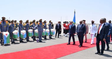 الرئيس السيسي يعود إلى أرض الوطن بعد زيارته لجمهورية جيبوتى الشقيقة الرئيس عبد الفتاح السيسي خلال غادرته مطار جيبوتى