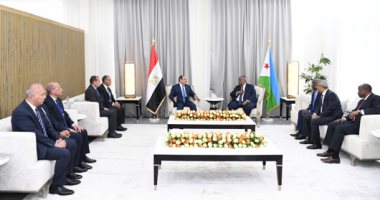 الرئيس السيسي ونظيره الجيبوتى يؤكدان رفضهما تهديد أمن الملاحة بالبحر الأحمر الرئيس عبد الفتاح السيسي و الرئيس الجيبوتي "إسماعيل عمر جيله"
