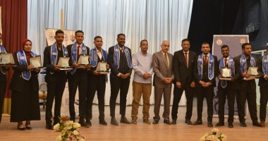 جامعة أسوان تختتم ملتقى "قادة الجمهورية الجديدة" بتنصيب اتحاد طلابها.. صور