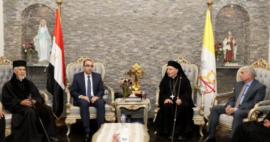 نائب محافظ الإسماعيلية يقدم العزاء لمطران الإيبارشية فى وفاة البابا فرانسيس