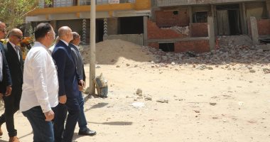 محافظة القاهرة تواجه مخالفات البناء بالإزالة الفورية.. المحافظ ينقل 4 مسئولين ويحيلهم للتحقيق لتقاعسهم ويخصص أرقاما للإبلاغ عن المخالفات.. مصادر: إحالة مخالفات البناء للنيابة العسكرية والعمل بها خلال أيام.. صور محافظ القاهرة يتفقد مخالفات البناء