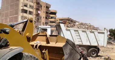 تكثيف جهود النظافة ورفع المخلفات بالأحياء والمناطق السكنية بمدينة أسوان رفع المخلفات