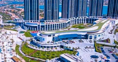 "العلمين الجديدة" وجهة مصيفية سياحية وحضارية.. أصبحت درة مدن البحر المتوسط.. أرضها شهدت معركة نهاية الحرب العالمية الثانية.. السواعد المصرية حولتها من أرض الألغام لمدينة الأحلام والسياحة والاستثمار.. صور مدينة العلمين