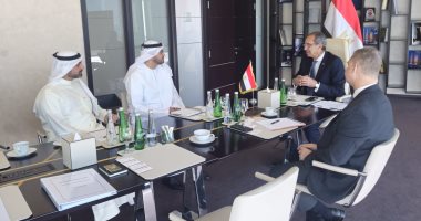 وزير الاتصالات يعقد مباحثات للتعاون فى التعهيد والتصنيع المحلى للهواتف وزير الاتصالات خلال لقائه كبار مسؤولى بنوك وشركات عالمية متخصصة فى مجال الاتصالات وتكنولوجيا المعلومات