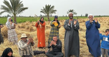 الذهب الأصفر يزين أرض بورسعيد.. موسم حصاد القمح يبشر بخير وفير.. 9535 فدانا مزروعة بالمحصول.. مديرية التموين: توريد أكثر من 173 طنا حتى الآن وسط متابعة مكثفة.. وتؤكد: تيسير الإجراءات أمام المزارعين.. صور