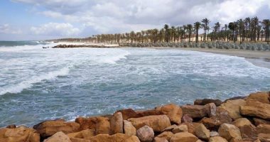 شاطئ العريش.. واحة الهدوء والتخييم والسباحة على رمال ذهبية شاطئ العريش