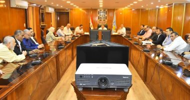 محافظ أسيوط يبحث سُبل تنشيط السياحة الداخلية وتطوير الخدمات