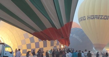 سماء الأقصر تشهد عودة البالون الطائر بتحليق 85 رحلة على متنها 200 سائح.. صور