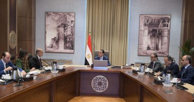 رئيس الوزراء يتابع مع وزير العمل عددا من ملفات العمل