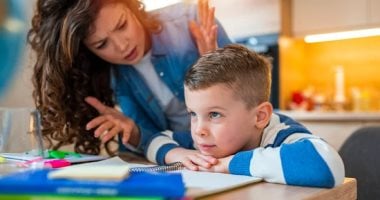 العالمي : 
                                            الامتحانات قربت.. 4 خطوات تخلي الأم تتابع مذاكرة الأولاد من غير عصبية
                                        