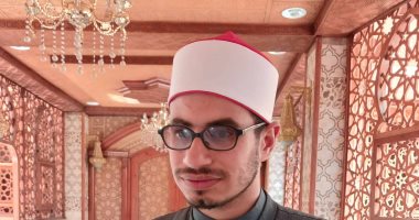 معجزة الشرقية.. الطالب "عبد الله عمار" تحدى إعاقته البصرية وحفظ القرآن كاملا في طفولته خلال 100 يوم.. فاز بالمركز الأول فى حفظ كتاب الله والترجمة للغات أجنبية.. وكرمه الرئيس السيسي وشيخ الأزهر.. صور