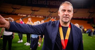 الحلم نيوز : 
                                            برشلونة ضد الريال.. تحديات تواجه فليك قبل الكلاسيكو
                                        