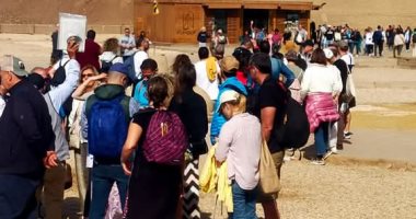 موسم سياحى مكلل بالنجاح.. واستمرار تدفق المجموعات السياحية على أسوان.. صور