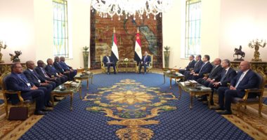 الرئيس السيسى يعقد جلسة مباحثات مغلقة مع رئيس مجلس السيادة السودانى