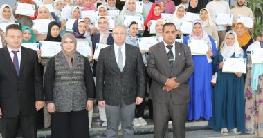 محافظ بنى سويف يسلم 60 متدربا شهادات اجتياز دورات "مهنتك.. مستقبلك" 