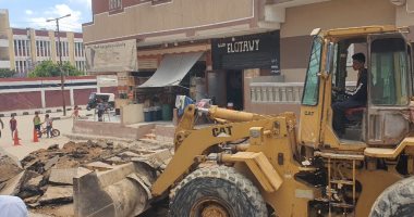 محافظ الإسماعيلية يتابع أعمال تطوير الطرق بمركز ومدينة القنطرة شرق