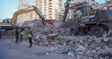 محافظ الإسكندرية يتابع أعمال إزالة المحال المخالفة المتعدية على حرم السكك الحديدية