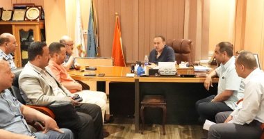 محافظ أسيوط يوجه بإصلاح 120 سريرا و60 كرسى متحرك لإعادة استخدامها