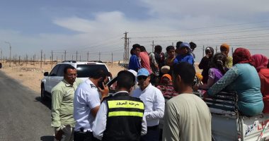 نائب محافظ المنيا يضبط سيارة بيك أب تقل 35 طفلا ويحيل الواقعة للنيابة