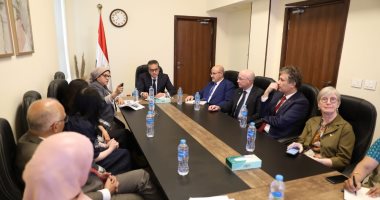 وزير الصحة يبحث مع وفد منظمة الصحة العالمية مستجدات مبادرة سرطان الأطفال جانب من الإجتماع