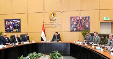 وزير الإسكان يتابع موقف تنفيذ مشروعات حياة كريمة" بمحافظتى أسوان وبني سويف