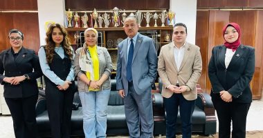 مدرسة بالهرم تستضيف مبادرة التنسيقية "التوعية المستدامة" وتكرم أعضاءها