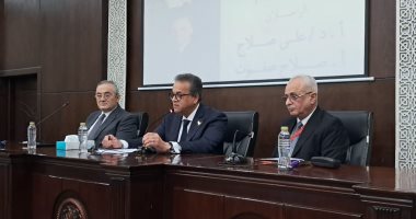 وزير الصحة يخلد ذكرى شهيدى الواجب الدكتور على صلاح وصلاح صفوت بجائزة سنوية الدكتور خالد عبدالغفار خلال احتفالية معهد القلب القومي