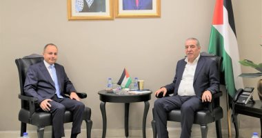 سفير مصر في رام الله يلتقي نائب رئيس اللجنة التنفيذية لمنظمة التحرير