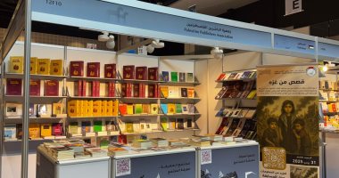ناشرون فلسطينيون بمعرض أبو ظبى للكتاب يدعون الأدباء لكتابة قصص من غزة جناح الناشرين الفلسطينيين