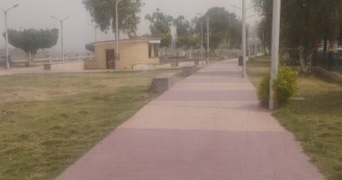 كورنيش النيل بالمنيا خالى من المواطنين ونشاط للرياح المحملة بالأتربة.. فيديو الطقس اليوم