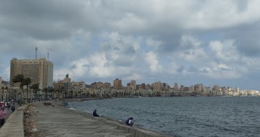 نشاط لحركة الرياح على سواحل البحر المتوسط بالإسكندرية ..مباشر