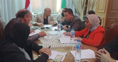 محافظ القليوبية يعقد اللقاء الأسبوعي للمواطنين بالخانكة ويستمع لمشاكلهم 