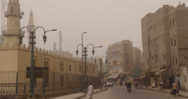 الشمس مطلعتش فى المنيا.. ونشاط للهواء وأتربة فى السماء.. فيديو